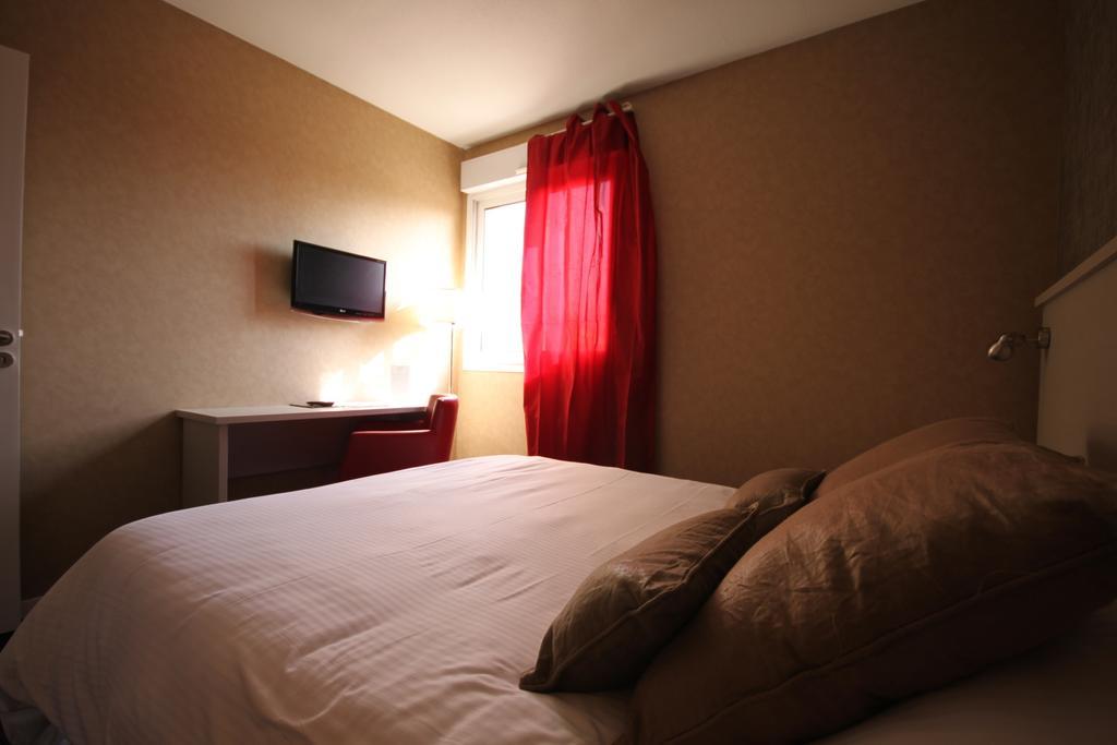 Hotel D'Arcins Latresne Room photo